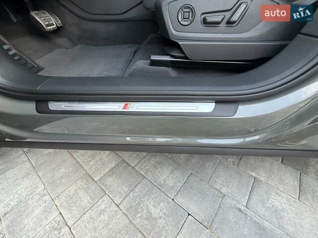 Серый Ауди Q8 Sportback e-tron, объемом двигателя 0 л и пробегом 15 тыс. км за 65000 $, фото 56 на Automoto.ua