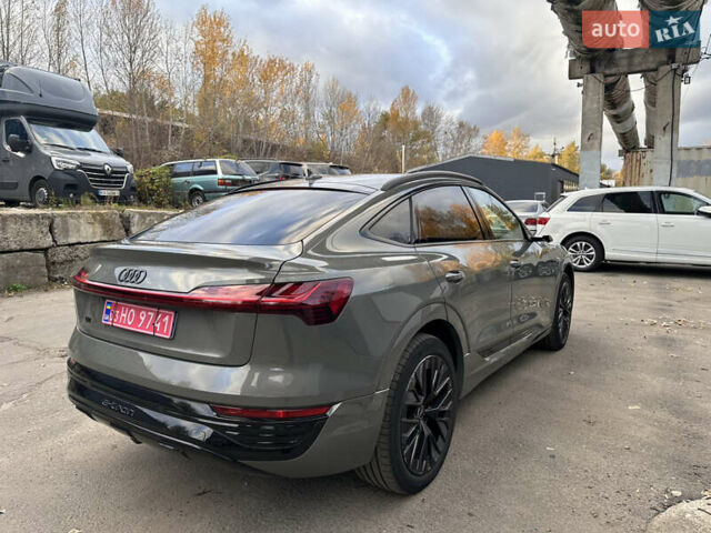 Серый Ауди Q8 Sportback e-tron, объемом двигателя 0 л и пробегом 45 тыс. км за 64900 $, фото 7 на Automoto.ua
