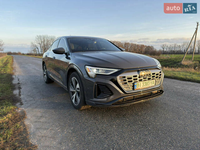 Серый Ауди Q8 Sportback e-tron, объемом двигателя 0 л и пробегом 47 тыс. км за 54000 $, фото 2 на Automoto.ua