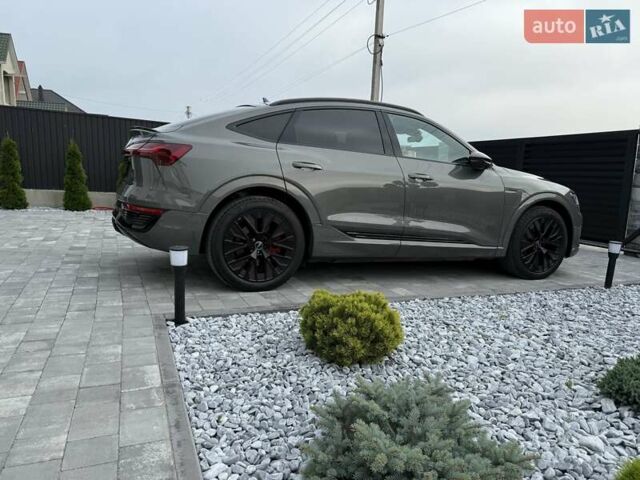 Серый Ауди Q8 Sportback e-tron, объемом двигателя 0 л и пробегом 15 тыс. км за 65000 $, фото 151 на Automoto.ua