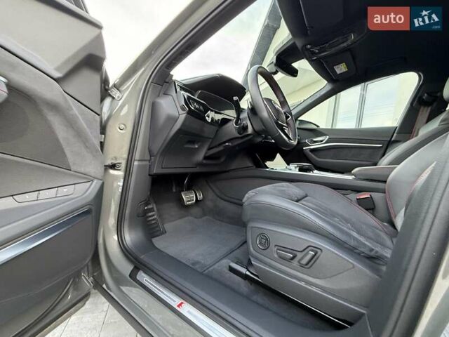 Серый Ауди Q8 Sportback e-tron, объемом двигателя 0 л и пробегом 15 тыс. км за 65000 $, фото 52 на Automoto.ua
