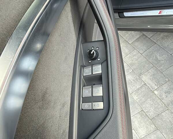 Серый Ауди Q8 Sportback e-tron, объемом двигателя 0 л и пробегом 15 тыс. км за 65000 $, фото 54 на Automoto.ua
