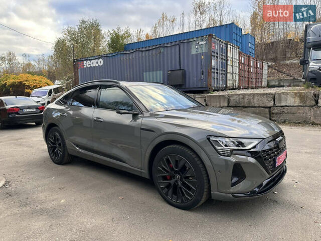 Серый Ауди Q8 Sportback e-tron, объемом двигателя 0 л и пробегом 45 тыс. км за 64900 $, фото 4 на Automoto.ua