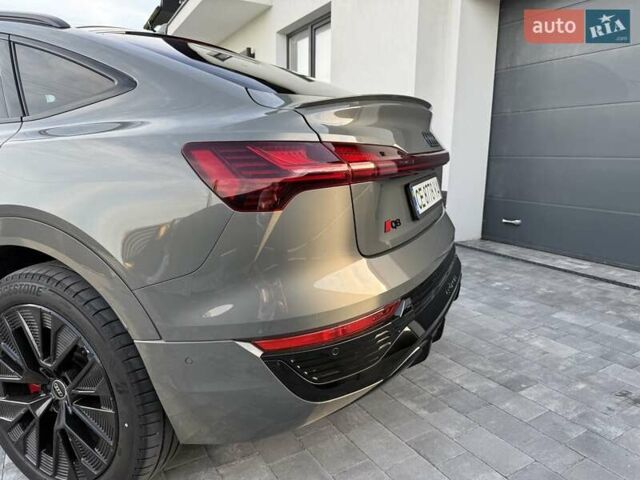 Серый Ауди Q8 Sportback e-tron, объемом двигателя 0 л и пробегом 15 тыс. км за 65000 $, фото 72 на Automoto.ua