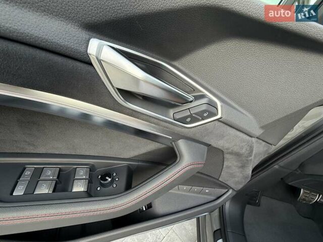 Серый Ауди Q8 Sportback e-tron, объемом двигателя 0 л и пробегом 15 тыс. км за 65000 $, фото 55 на Automoto.ua