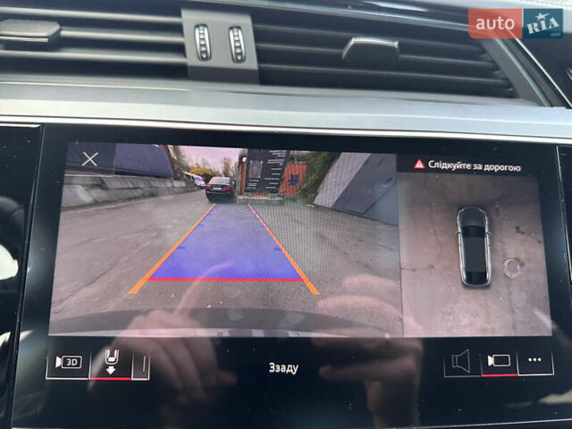 Серый Ауди Q8 Sportback e-tron, объемом двигателя 0 л и пробегом 45 тыс. км за 64900 $, фото 26 на Automoto.ua