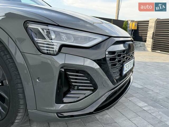 Серый Ауди Q8 Sportback e-tron, объемом двигателя 0 л и пробегом 15 тыс. км за 65000 $, фото 27 на Automoto.ua