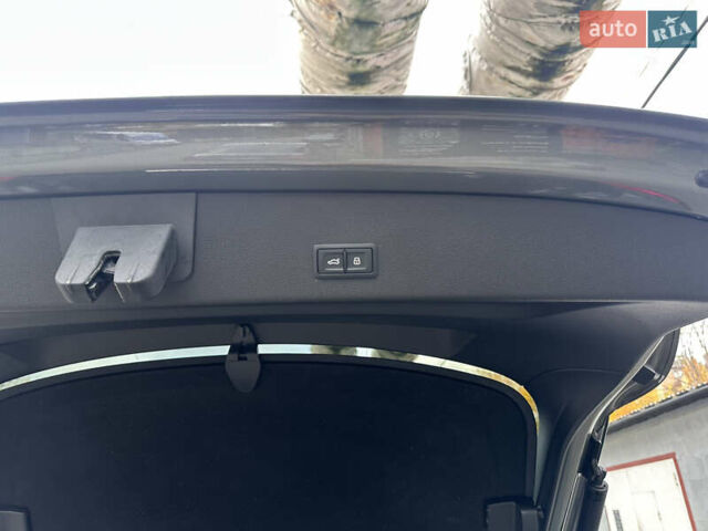 Серый Ауди Q8 Sportback e-tron, объемом двигателя 0 л и пробегом 45 тыс. км за 64900 $, фото 18 на Automoto.ua