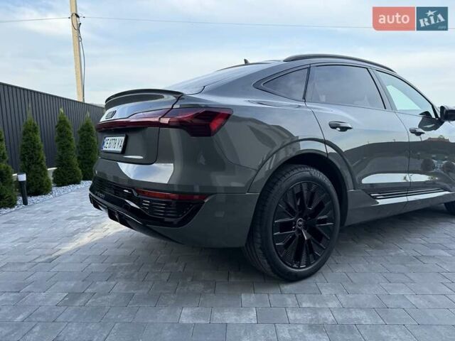Серый Ауди Q8 Sportback e-tron, объемом двигателя 0 л и пробегом 15 тыс. км за 65000 $, фото 38 на Automoto.ua