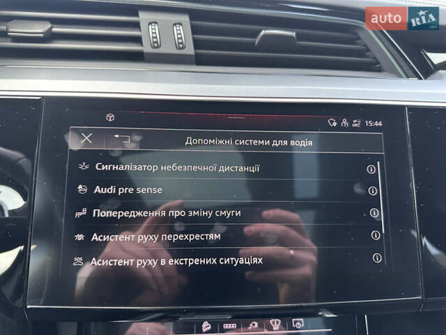 Серый Ауди Q8 Sportback e-tron, объемом двигателя 0 л и пробегом 45 тыс. км за 64900 $, фото 27 на Automoto.ua