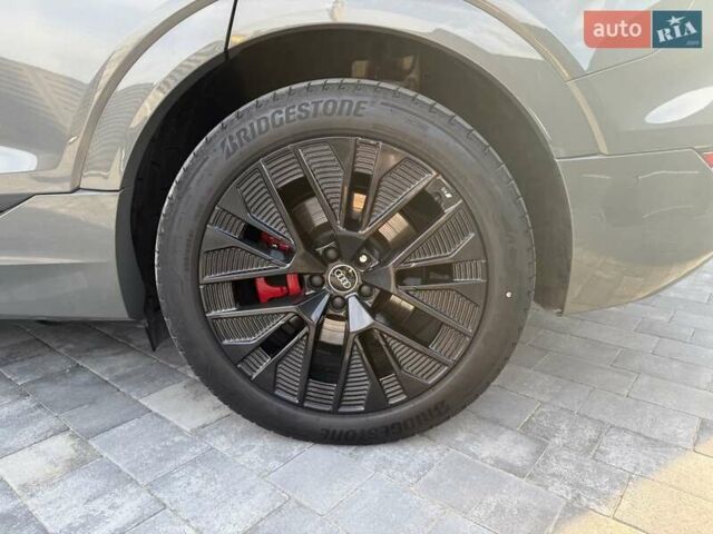Серый Ауди Q8 Sportback e-tron, объемом двигателя 0 л и пробегом 15 тыс. км за 65000 $, фото 9 на Automoto.ua