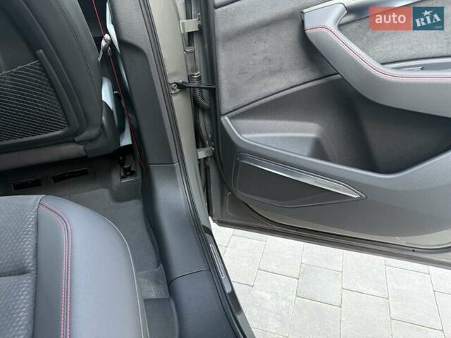 Серый Ауди Q8 Sportback e-tron, объемом двигателя 0 л и пробегом 15 тыс. км за 65000 $, фото 82 на Automoto.ua
