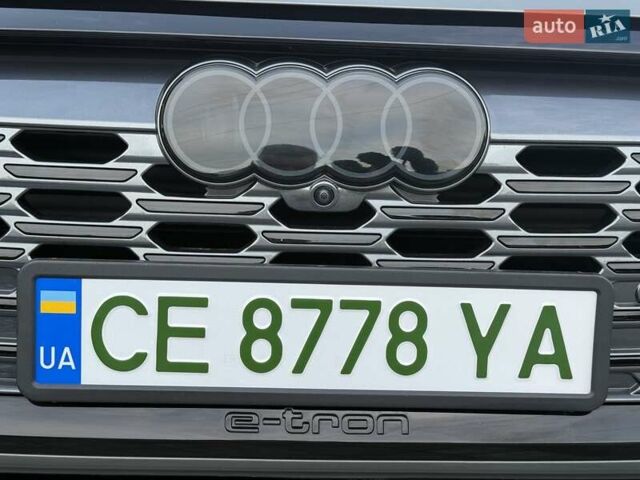 Серый Ауди Q8 Sportback e-tron, объемом двигателя 0 л и пробегом 15 тыс. км за 65000 $, фото 30 на Automoto.ua