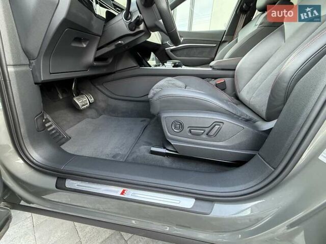 Серый Ауди Q8 Sportback e-tron, объемом двигателя 0 л и пробегом 15 тыс. км за 65000 $, фото 57 на Automoto.ua