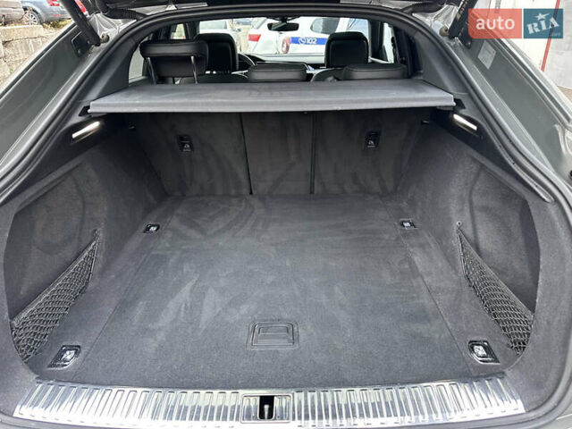 Серый Ауди Q8 Sportback e-tron, объемом двигателя 0 л и пробегом 45 тыс. км за 64900 $, фото 17 на Automoto.ua