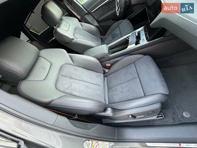 Серый Ауди Q8 Sportback e-tron, объемом двигателя 0 л и пробегом 15 тыс. км за 65000 $, фото 92 на Automoto.ua