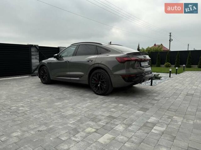 Серый Ауди Q8 Sportback e-tron, объемом двигателя 0 л и пробегом 15 тыс. км за 65000 $, фото 142 на Automoto.ua