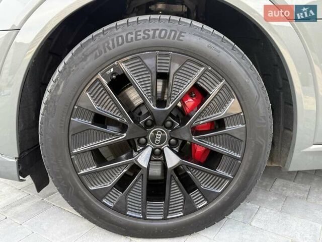 Серый Ауди Q8 Sportback e-tron, объемом двигателя 0 л и пробегом 15 тыс. км за 65000 $, фото 7 на Automoto.ua