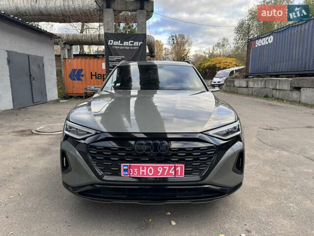 Серый Ауди Q8 Sportback e-tron, объемом двигателя 0 л и пробегом 45 тыс. км за 64900 $, фото 1 на Automoto.ua
