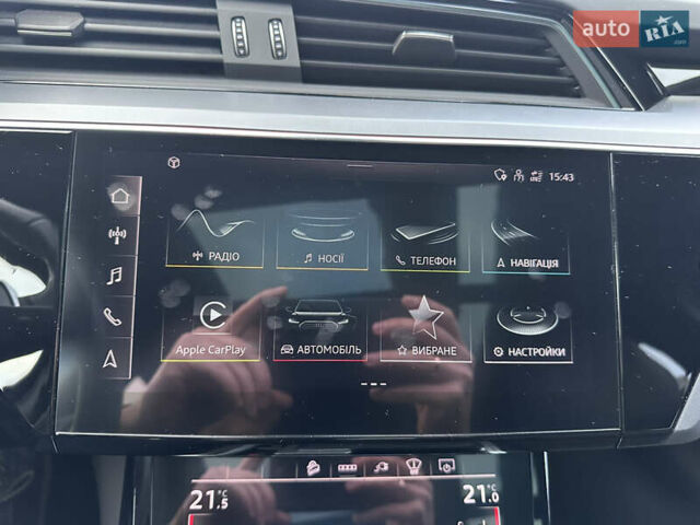 Серый Ауди Q8 Sportback e-tron, объемом двигателя 0 л и пробегом 45 тыс. км за 64900 $, фото 22 на Automoto.ua