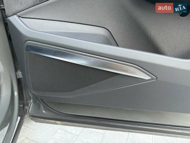 Серый Ауди Q8 Sportback e-tron, объемом двигателя 0 л и пробегом 15 тыс. км за 65000 $, фото 87 на Automoto.ua