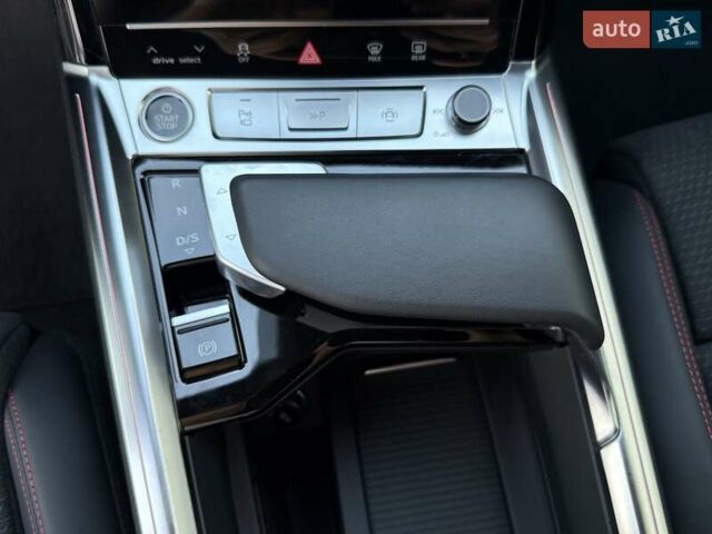 Серый Ауди Q8 Sportback e-tron, объемом двигателя 0 л и пробегом 15 тыс. км за 65000 $, фото 101 на Automoto.ua