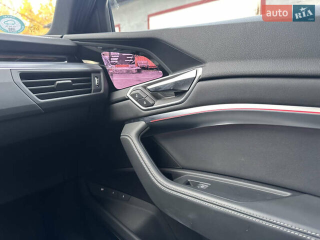 Серый Ауди Q8 Sportback e-tron, объемом двигателя 0 л и пробегом 45 тыс. км за 64900 $, фото 25 на Automoto.ua