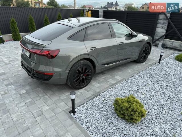 Серый Ауди Q8 Sportback e-tron, объемом двигателя 0 л и пробегом 15 тыс. км за 65000 $, фото 155 на Automoto.ua