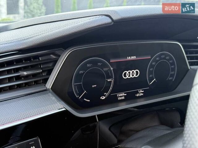Серый Ауди Q8 Sportback e-tron, объемом двигателя 0 л и пробегом 15 тыс. км за 65000 $, фото 96 на Automoto.ua