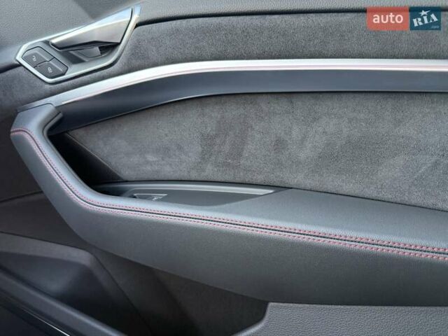 Серый Ауди Q8 Sportback e-tron, объемом двигателя 0 л и пробегом 15 тыс. км за 65000 $, фото 104 на Automoto.ua