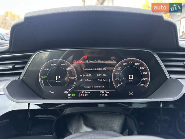 Серый Ауди Q8 Sportback e-tron, объемом двигателя 0 л и пробегом 45 тыс. км за 64900 $, фото 20 на Automoto.ua