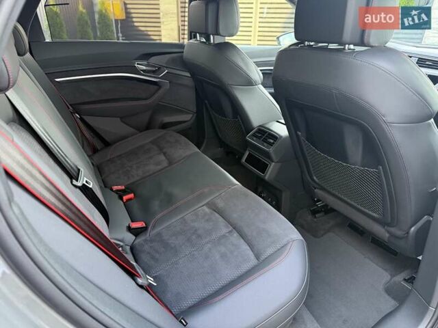 Серый Ауди Q8 Sportback e-tron, объемом двигателя 0 л и пробегом 15 тыс. км за 65000 $, фото 77 на Automoto.ua