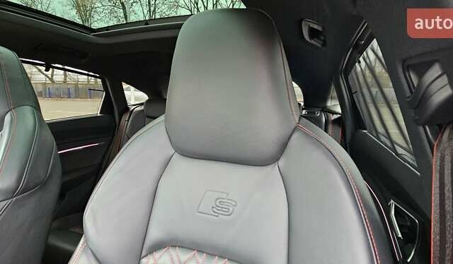 Серый Ауди Q8 Sportback e-tron, объемом двигателя 0 л и пробегом 65 тыс. км за 59999 $, фото 132 на Automoto.ua