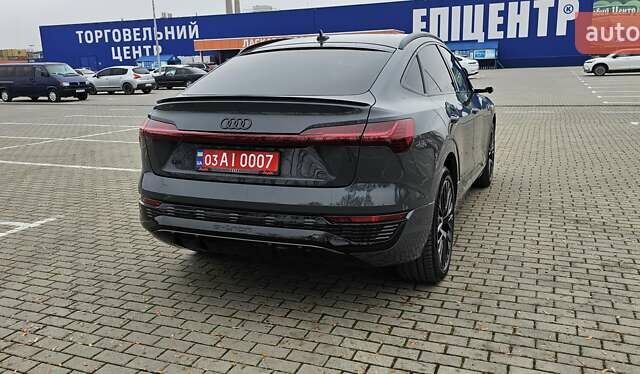 Серый Ауди Q8 Sportback e-tron, объемом двигателя 0 л и пробегом 65 тыс. км за 59999 $, фото 40 на Automoto.ua