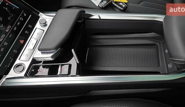 Серый Ауди Q8 Sportback e-tron, объемом двигателя 0 л и пробегом 20 тыс. км за 64800 $, фото 94 на Automoto.ua