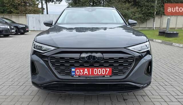 Серый Ауди Q8 Sportback e-tron, объемом двигателя 0 л и пробегом 20 тыс. км за 64800 $, фото 9 на Automoto.ua