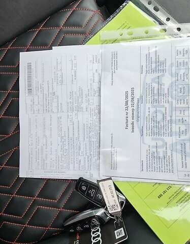 Серый Ауди Q8 Sportback e-tron, объемом двигателя 0 л и пробегом 65 тыс. км за 59999 $, фото 98 на Automoto.ua