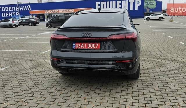 Серый Ауди Q8 Sportback e-tron, объемом двигателя 0 л и пробегом 65 тыс. км за 59999 $, фото 39 на Automoto.ua