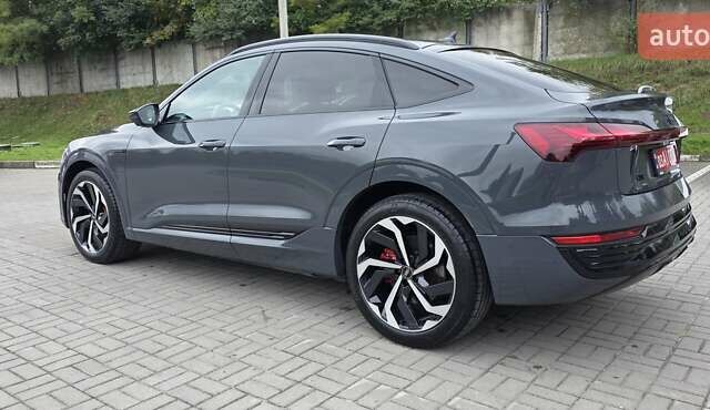 Серый Ауди Q8 Sportback e-tron, объемом двигателя 0 л и пробегом 20 тыс. км за 64800 $, фото 25 на Automoto.ua