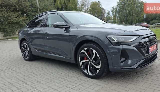 Серый Ауди Q8 Sportback e-tron, объемом двигателя 0 л и пробегом 20 тыс. км за 64800 $, фото 12 на Automoto.ua