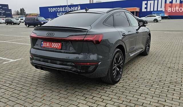 Серый Ауди Q8 Sportback e-tron, объемом двигателя 0 л и пробегом 65 тыс. км за 59999 $, фото 41 на Automoto.ua