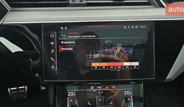 Серый Ауди Q8 Sportback e-tron, объемом двигателя 0 л и пробегом 65 тыс. км за 59999 $, фото 82 на Automoto.ua