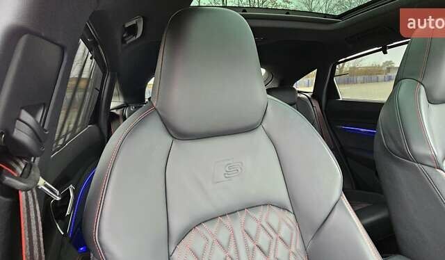 Серый Ауди Q8 Sportback e-tron, объемом двигателя 0 л и пробегом 65 тыс. км за 59999 $, фото 101 на Automoto.ua