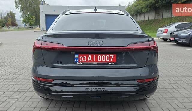 Серый Ауди Q8 Sportback e-tron, объемом двигателя 0 л и пробегом 20 тыс. км за 64800 $, фото 22 на Automoto.ua