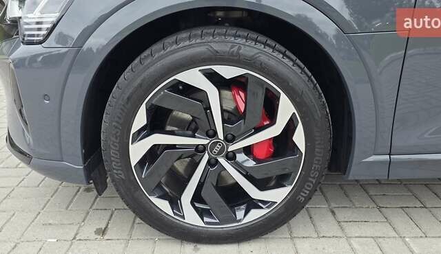 Серый Ауди Q8 Sportback e-tron, объемом двигателя 0 л и пробегом 20 тыс. км за 64800 $, фото 52 на Automoto.ua