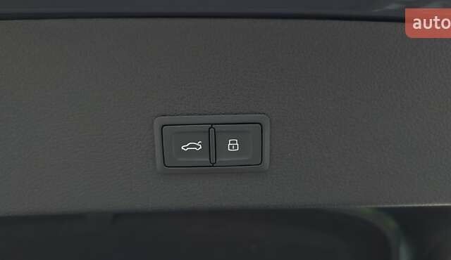 Серый Ауди Q8 Sportback e-tron, объемом двигателя 0 л и пробегом 20 тыс. км за 64800 $, фото 118 на Automoto.ua