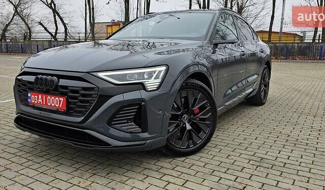 Серый Ауди Q8 Sportback e-tron, объемом двигателя 0 л и пробегом 65 тыс. км за 59999 $, фото 11 на Automoto.ua