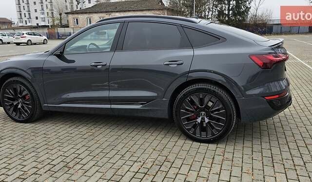 Серый Ауди Q8 Sportback e-tron, объемом двигателя 0 л и пробегом 65 тыс. км за 59999 $, фото 30 на Automoto.ua