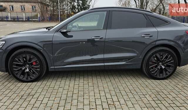 Серый Ауди Q8 Sportback e-tron, объемом двигателя 0 л и пробегом 65 тыс. км за 59999 $, фото 27 на Automoto.ua