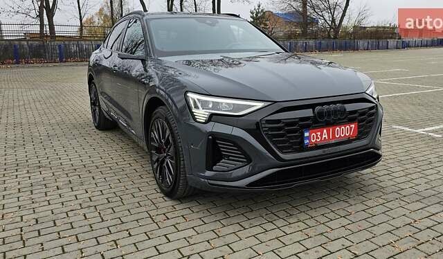 Серый Ауди Q8 Sportback e-tron, объемом двигателя 0 л и пробегом 65 тыс. км за 59999 $, фото 56 на Automoto.ua